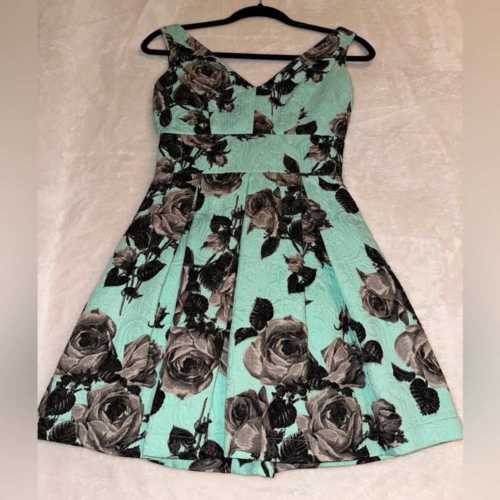 TOPSHOP mint floral dress. Size 2. Very good condition.